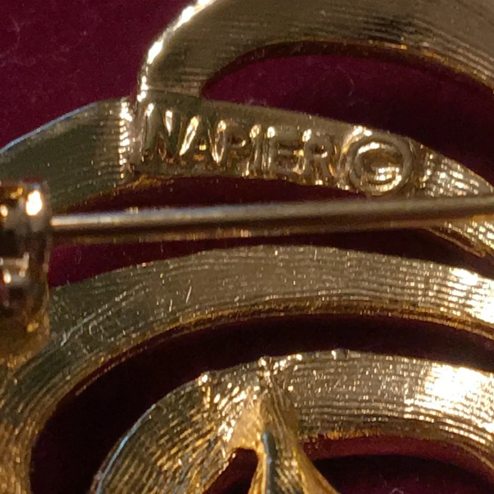 NAPIER‎ Gold Tone Swirl Knot Brooche